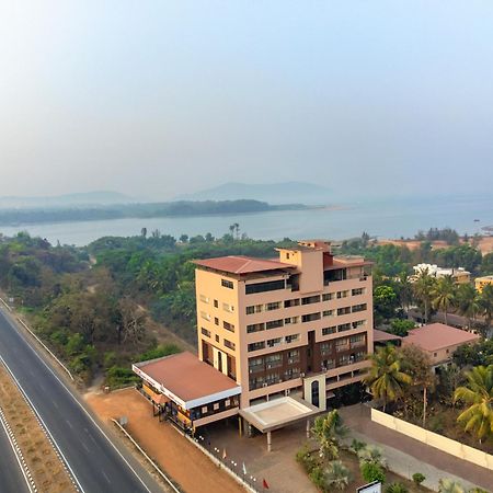 Sterling Karwar Hotel Екстериор снимка