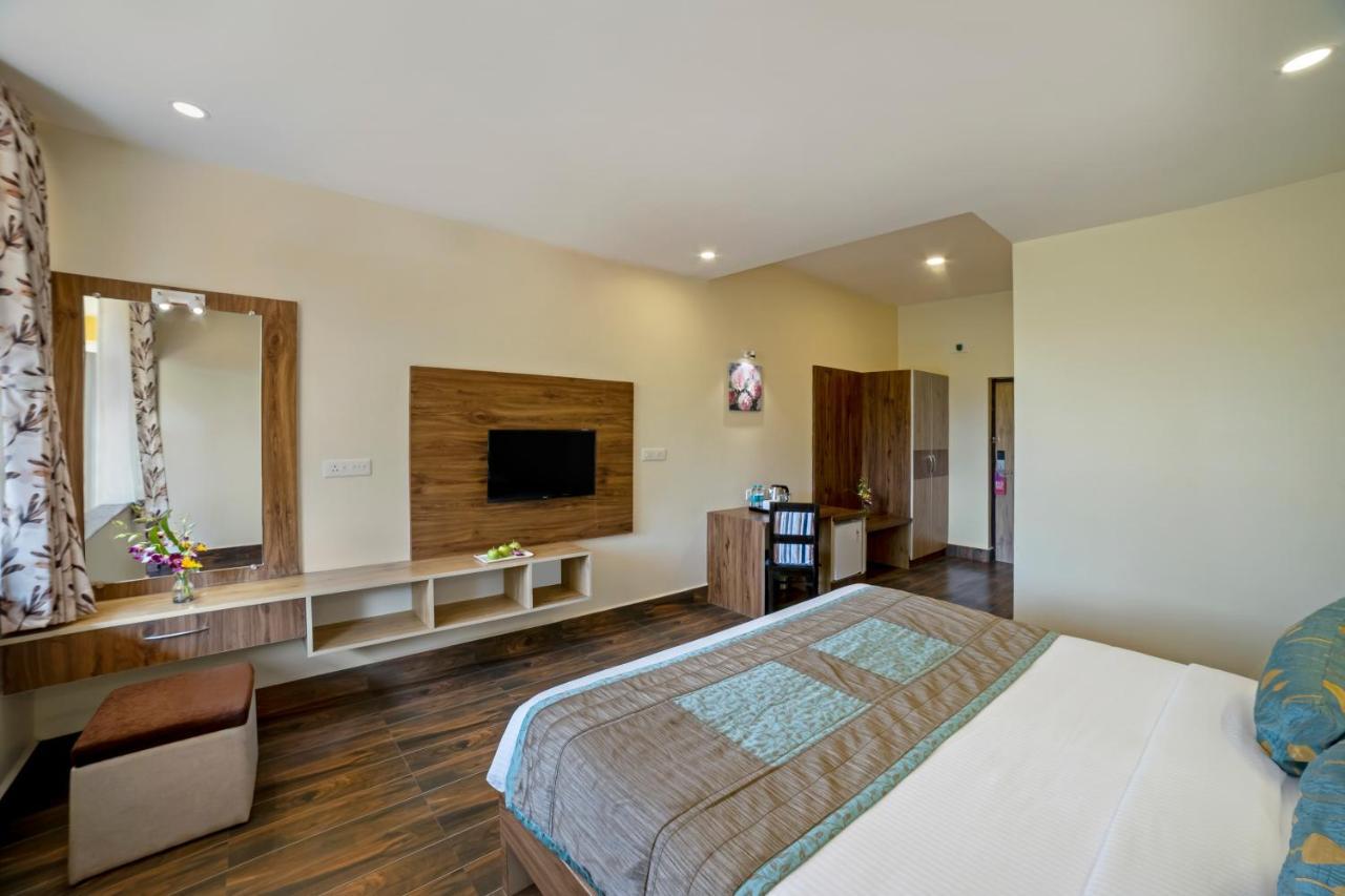 Sterling Karwar Hotel Екстериор снимка