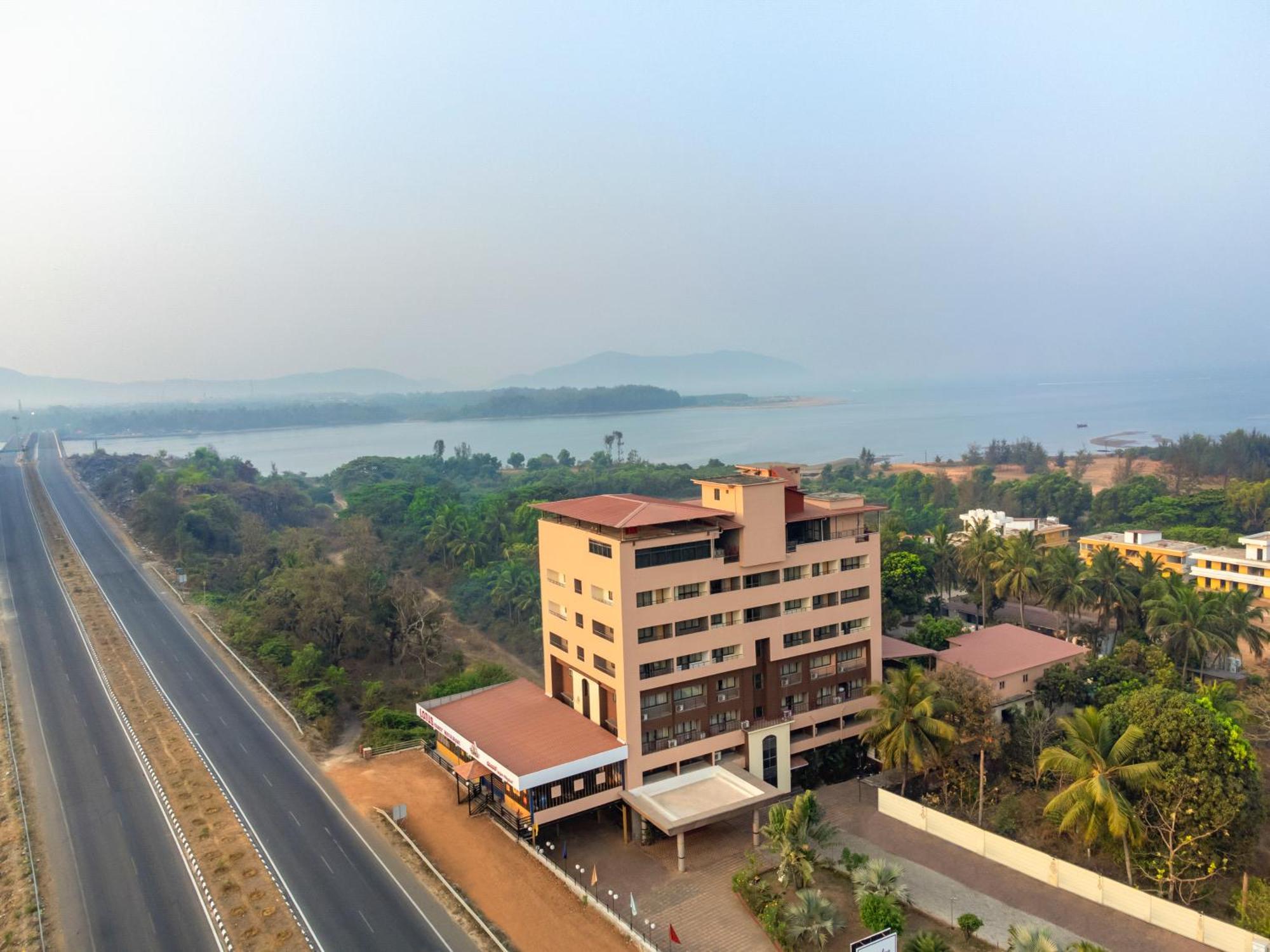 Sterling Karwar Hotel Екстериор снимка