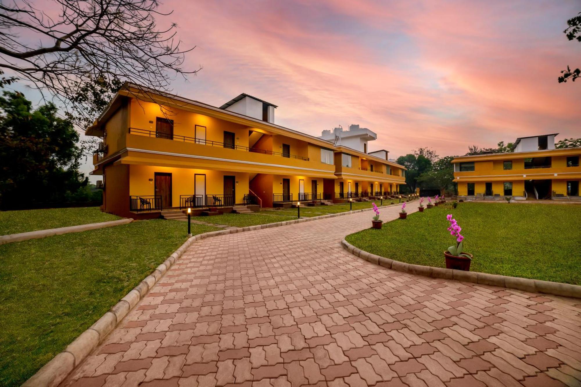 Sterling Karwar Hotel Екстериор снимка