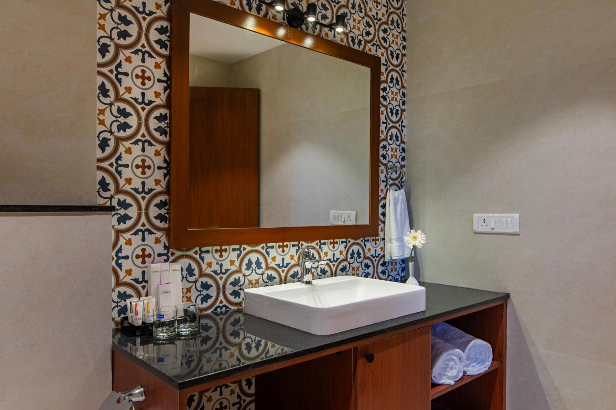 Sterling Karwar Hotel Екстериор снимка