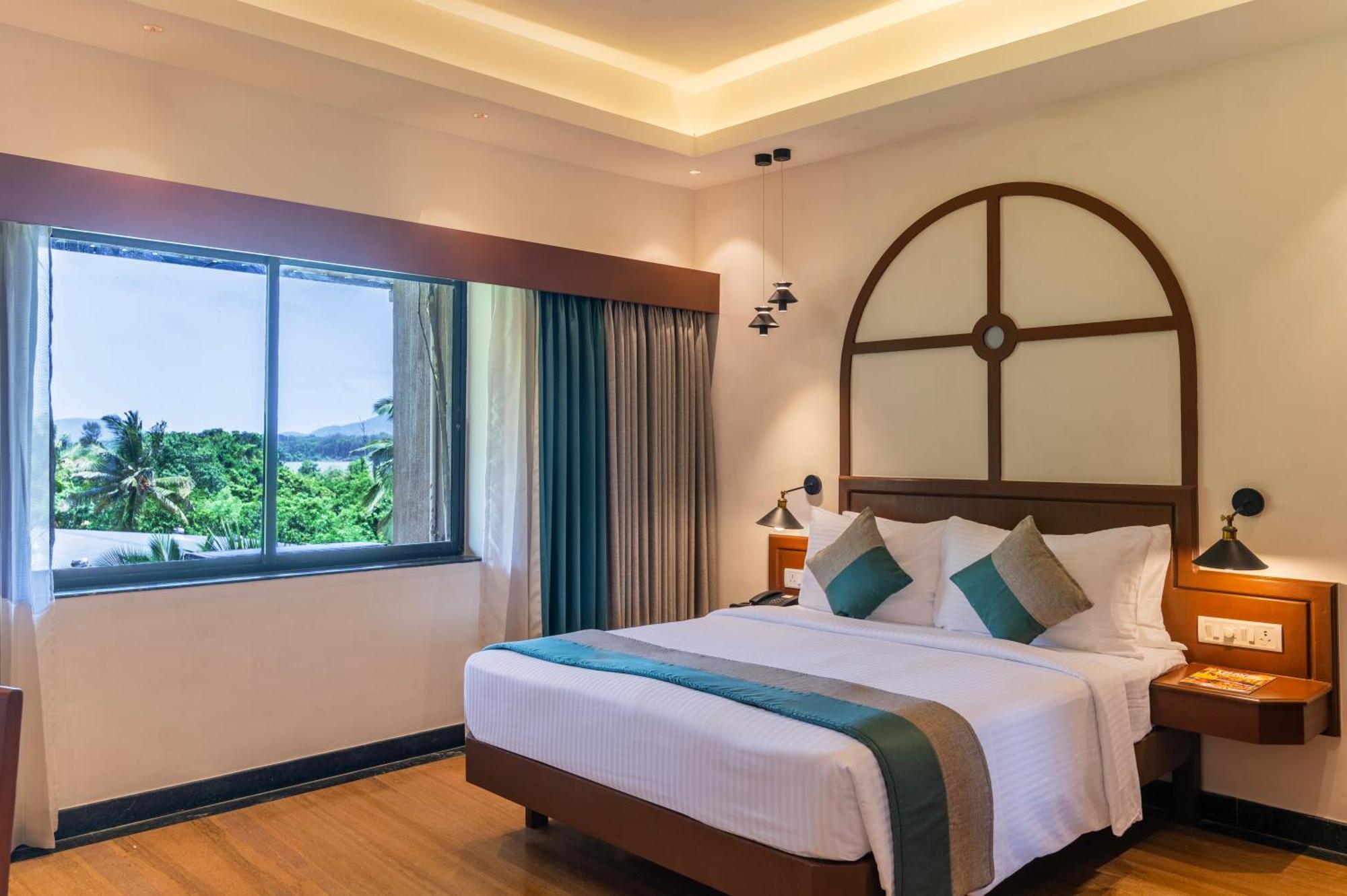 Sterling Karwar Hotel Екстериор снимка
