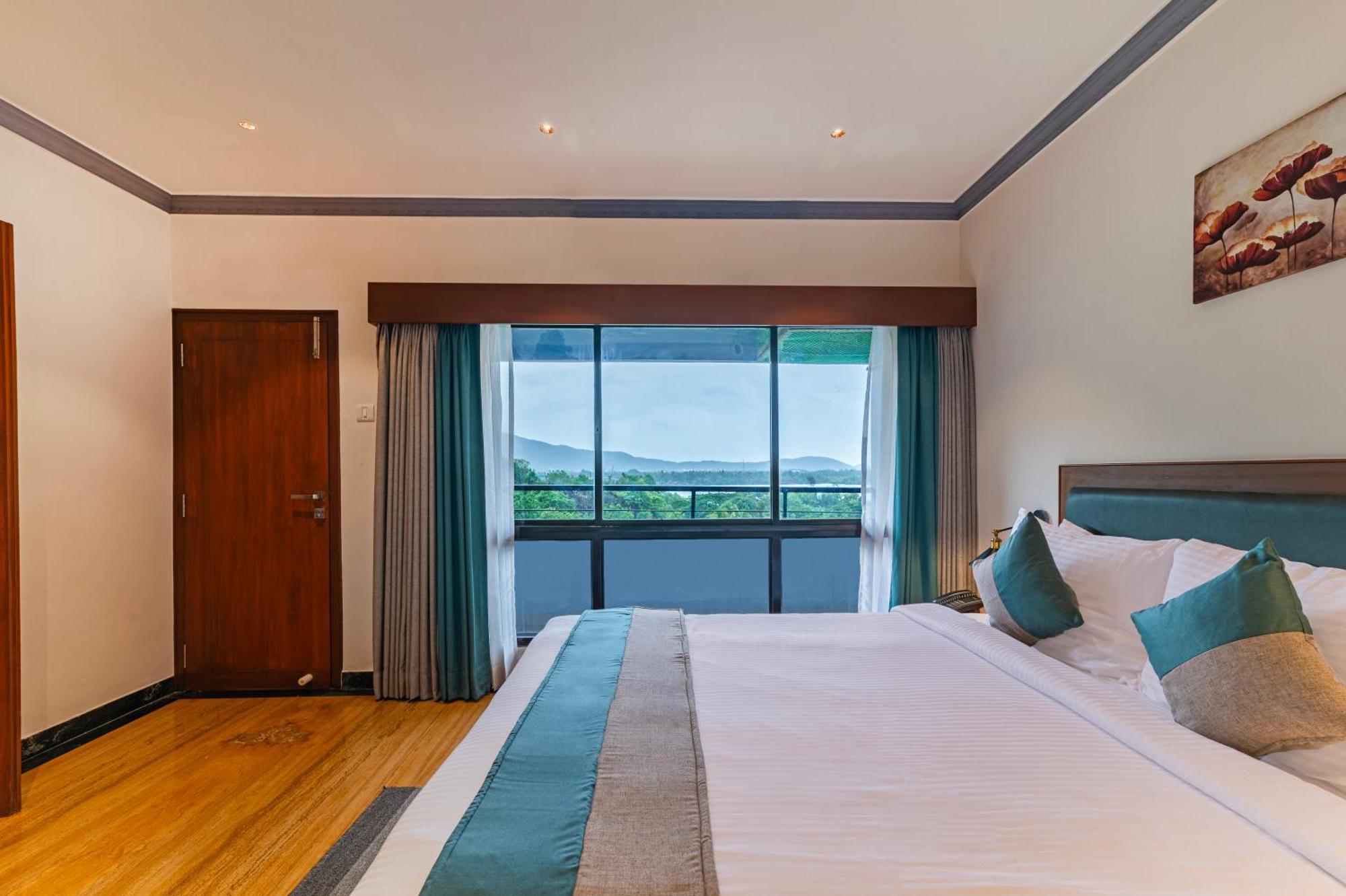 Sterling Karwar Hotel Екстериор снимка