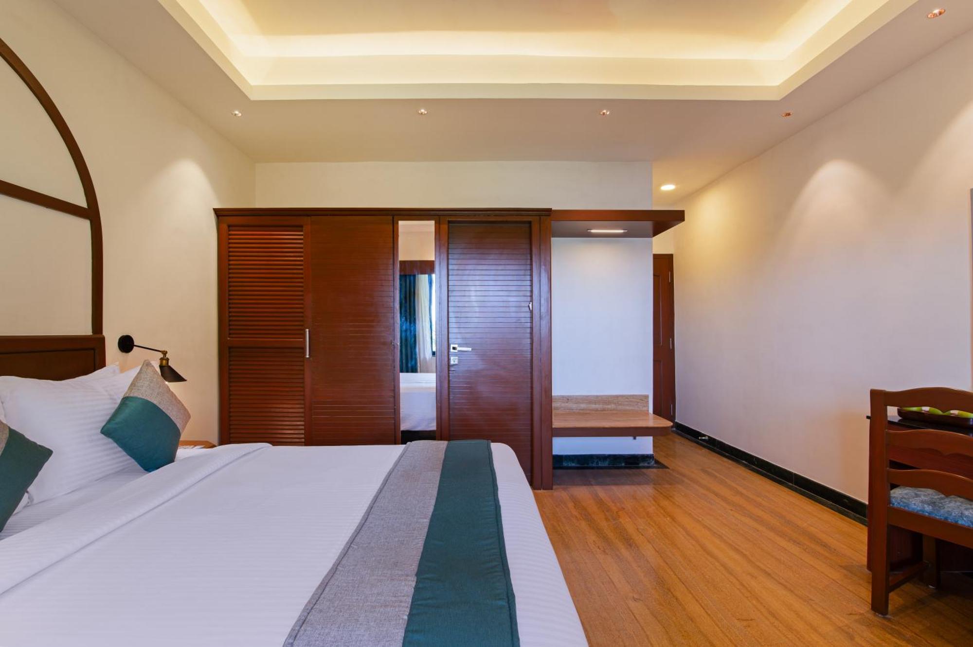 Sterling Karwar Hotel Екстериор снимка