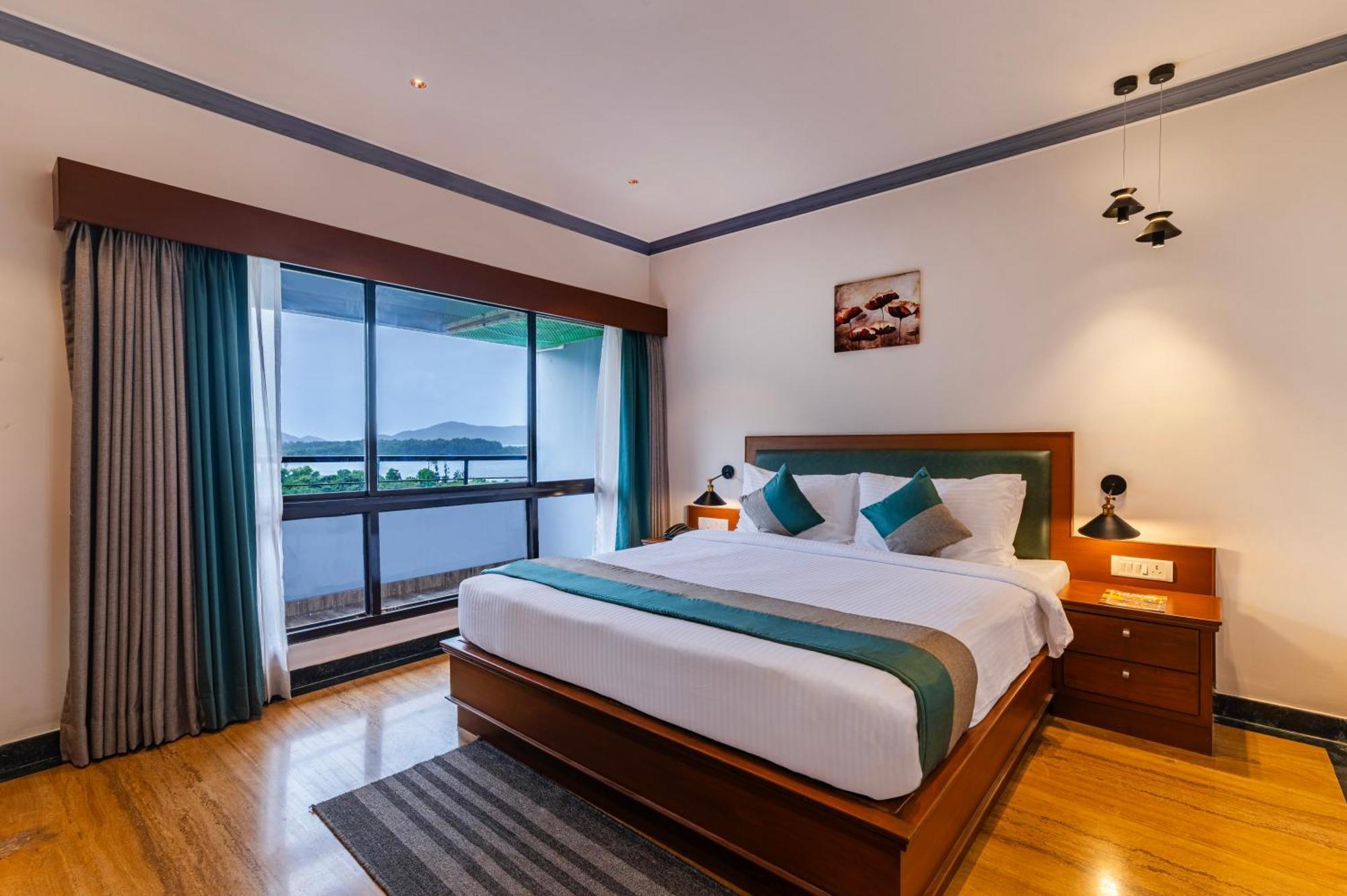 Sterling Karwar Hotel Екстериор снимка