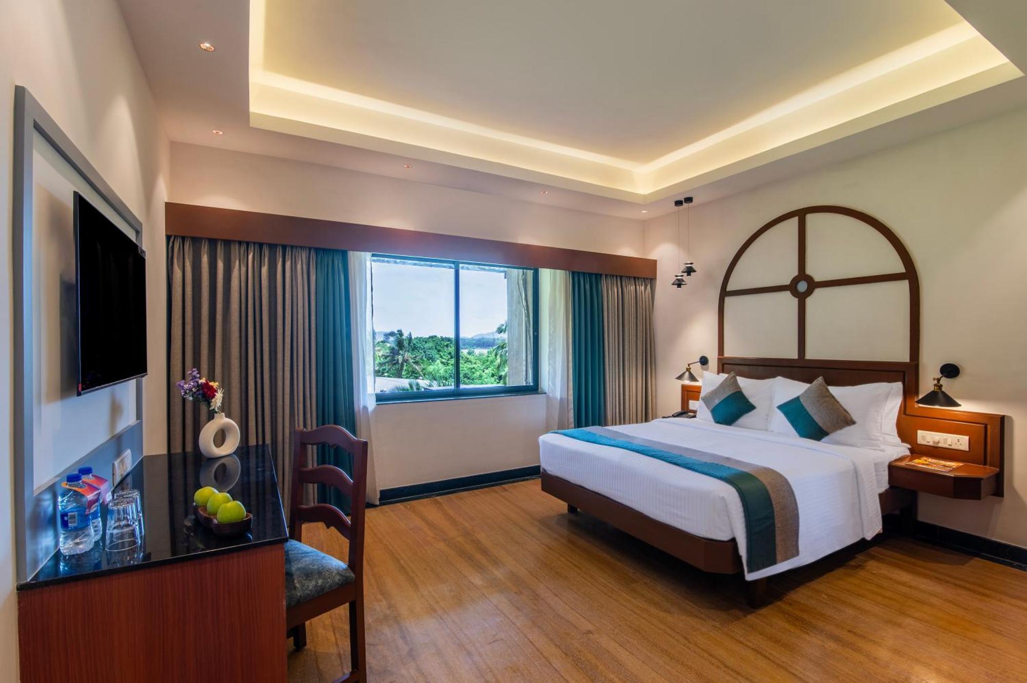 Sterling Karwar Hotel Екстериор снимка