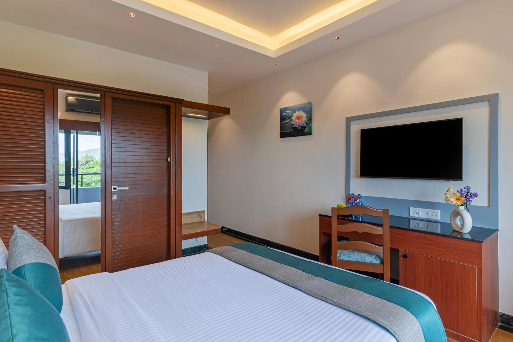 Sterling Karwar Hotel Екстериор снимка