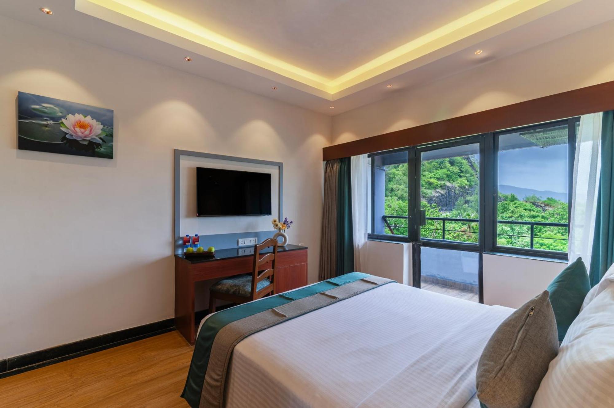 Sterling Karwar Hotel Екстериор снимка