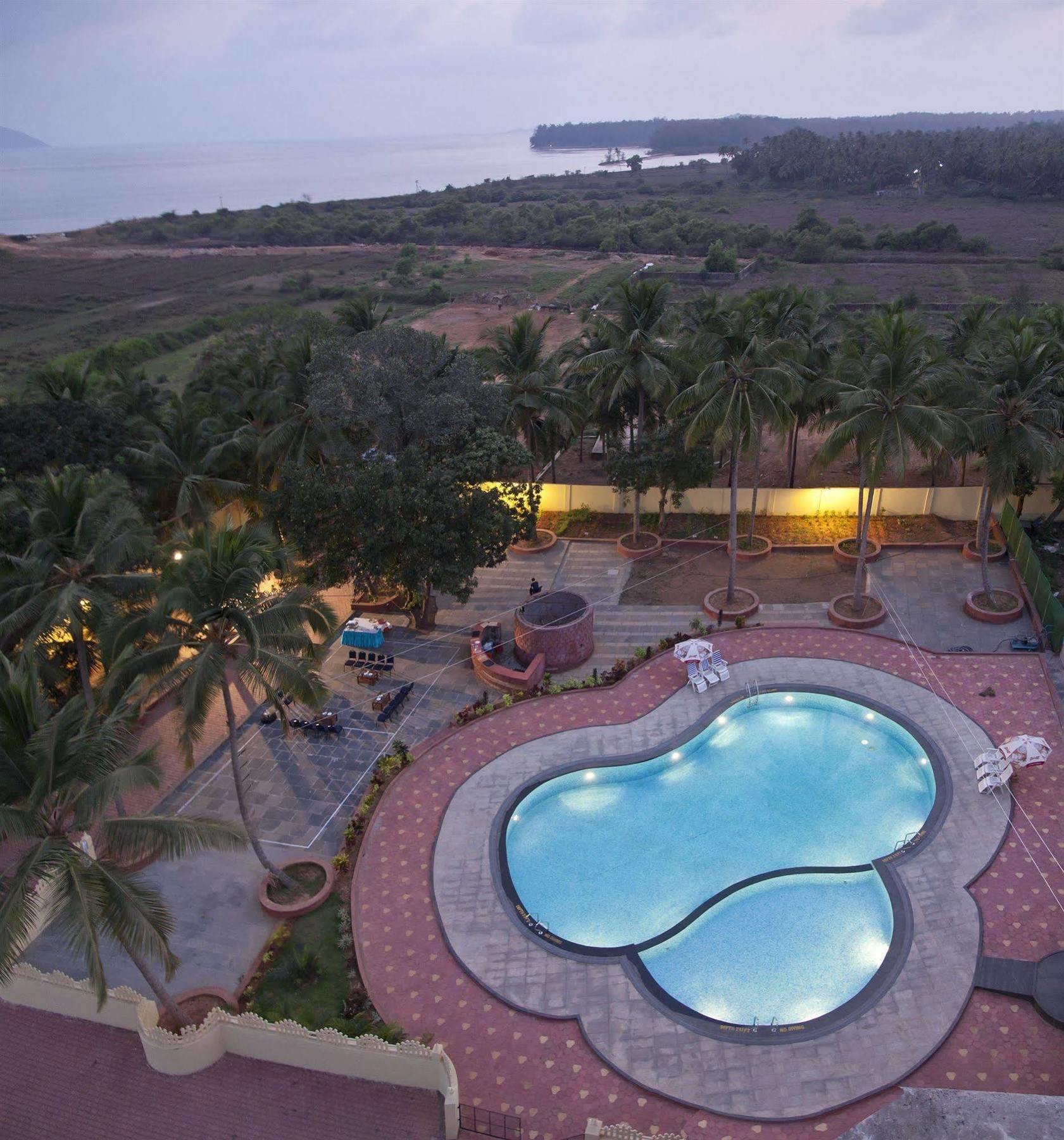 Sterling Karwar Hotel Екстериор снимка